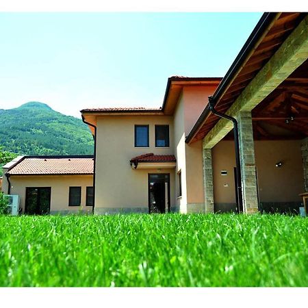 Yustina Villas Guest House Екстериор снимка